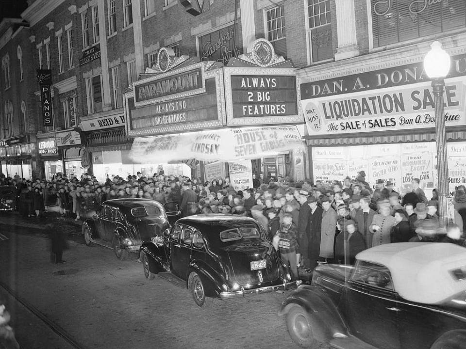 Crowds gather outside a theather for the premiere of The House of Seven Gables, on March 21, 1940.