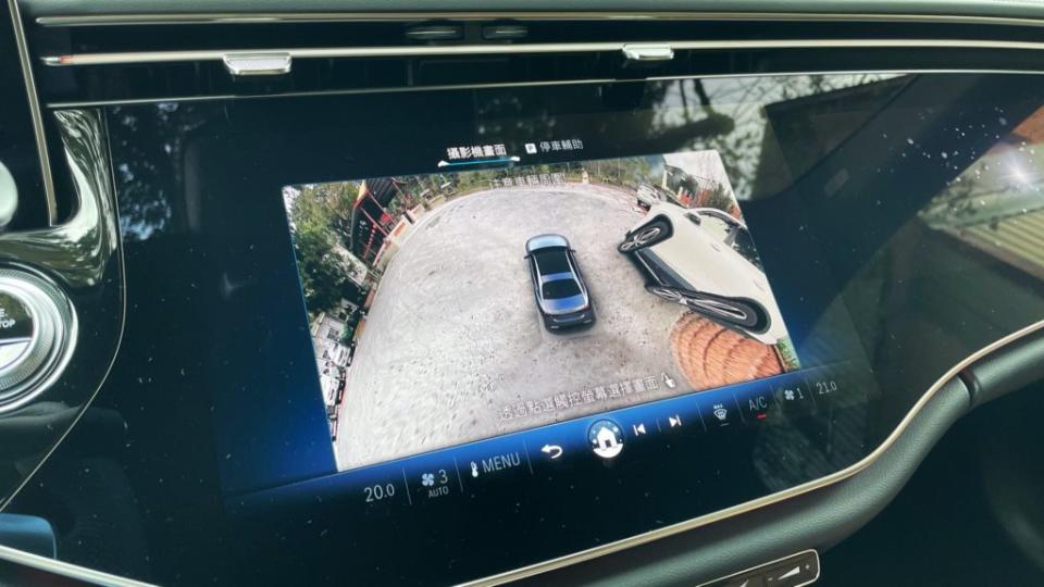 配合優化過的智能停車、360度環摬影像輔助，面對複雜的用車環境都能協助駕駛輕鬆面對。(圖片來源/ 地球黃金線)