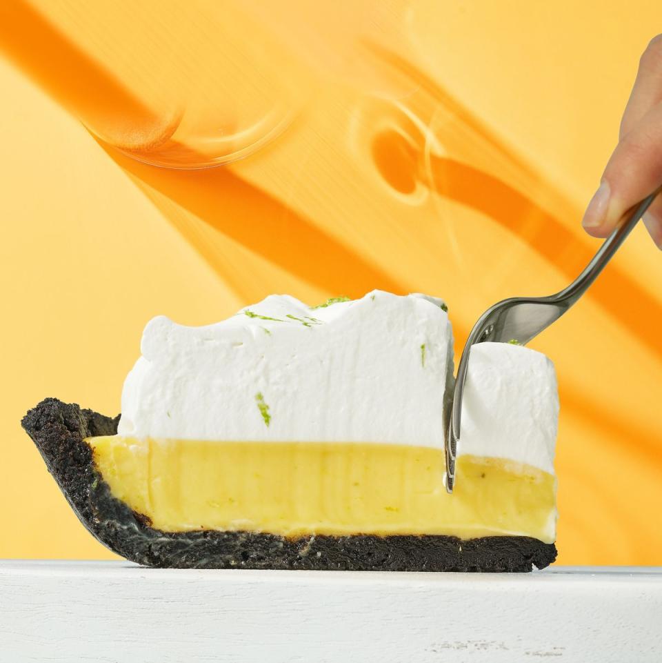 key lime pie with a cookie crust