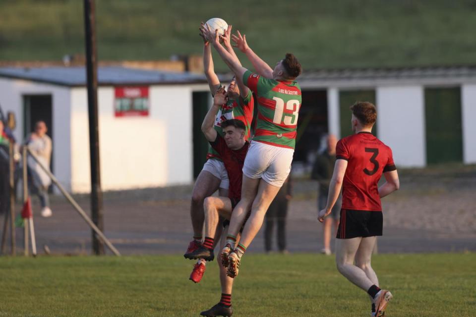 Hayden Lynch goes up for a high ball <i>(Image: Donnie Phair)</i>