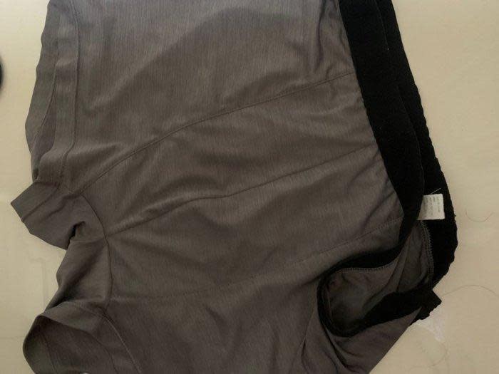 網友推薦一款國軍的灰色四角內褲，表示退伍後內褲還在繼續穿。（翻攝Dcard）