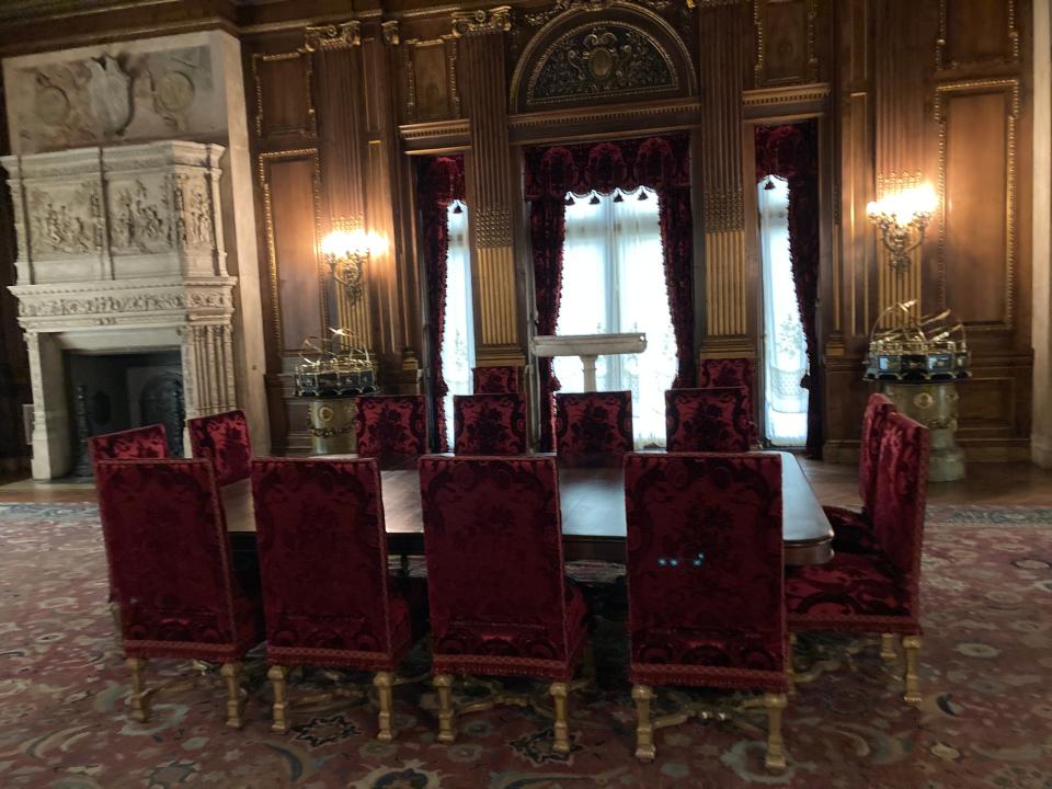 The dining room in the Vanderbilt mansion.
