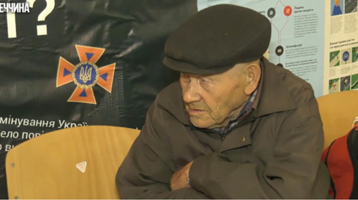 88-year-old Mr Ivan from Donetsk Oblast managed to flee from occupied territories on his own. Photo: Filashkin on Facebook