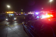 <p>Police attend the Cascade Mall after three women were reportedly shot dead and a man critically injured following a shooting at the shopping center on September 23, 2016 in Burlington, Washington. (Photo: Karen Ducey/Getty Images) </p>