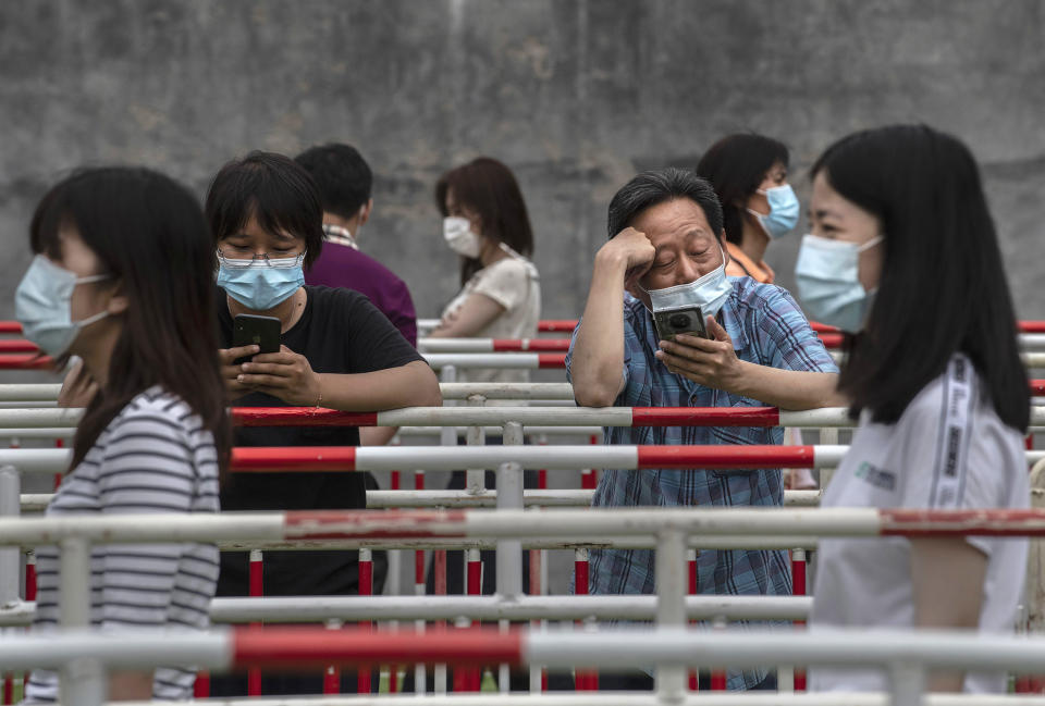 Image: Swab tests in China (Kevin Frayer / Getty Images)