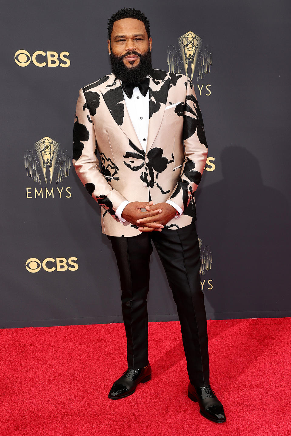 <p>Anthony Anderson followed suit (Eh? Eh? Get it?) with a pink floral jacket. </p>