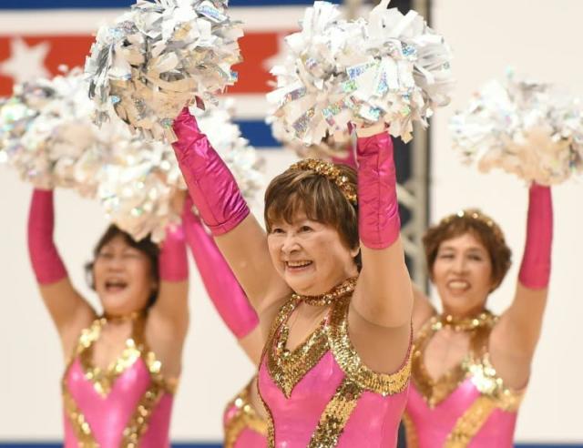 Advarsel korroderer cylinder Japan's granny 'Dreamgirls' bitten by cheerleading bug