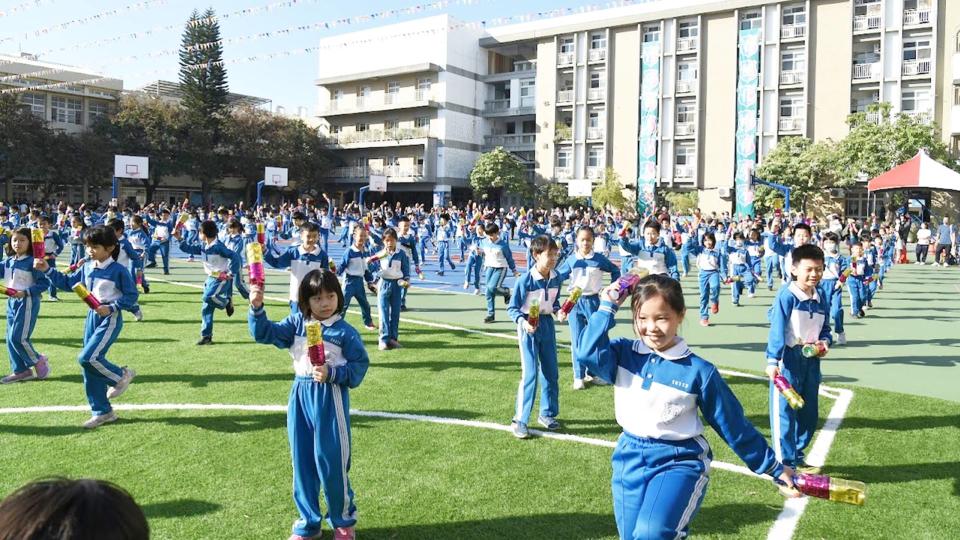 ▲彰化市民生國小9日上午辦理107週年校慶運動會暨運動場跑道及球場啟用典禮。（彰化縣政府提供）