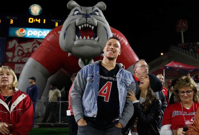 Aaron Judge and Samantha Bracksieck enjoy pre-wedding beach outing