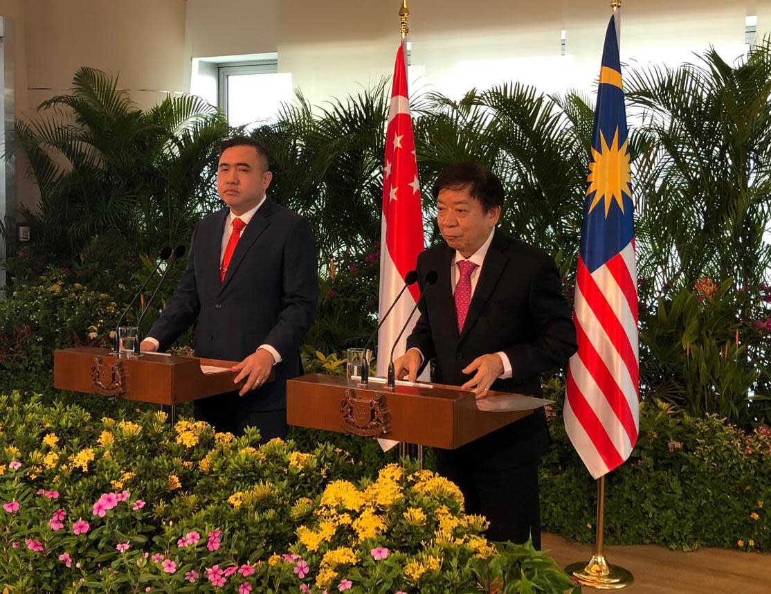 Singapore Transport Minister Khaw Boon Wan and his Malaysian counterpart Anthony Loke at a news conference in Singapore on 21 May 2019. (Yahoo News Singapore file photo)