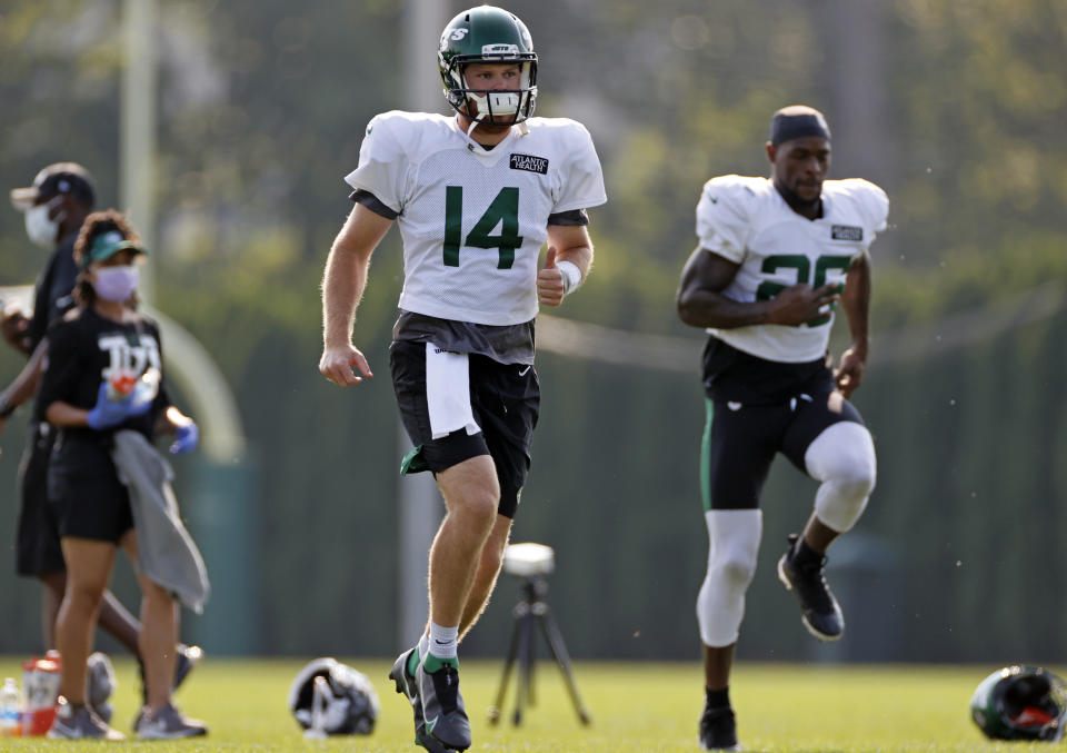 New York Jets quarterback Sam Darnold (14) and running back Le'Veon Bell (26) stretch during a practice at the NFL football team's training camp in Florham Park, N.J., Tuesday, Aug. 25, 2020. (AP Photo/Adam Hunger)