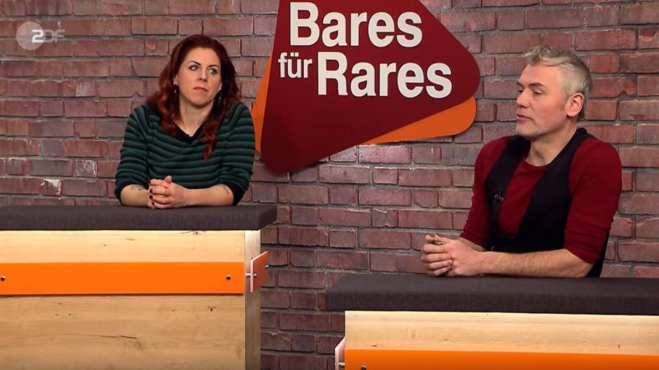 Bei 1.500 Euro klinkte sich Vechtel (rechts) aus. Elke Velten erhöhte auf 1.700 Euro. (Bild: ZDF)