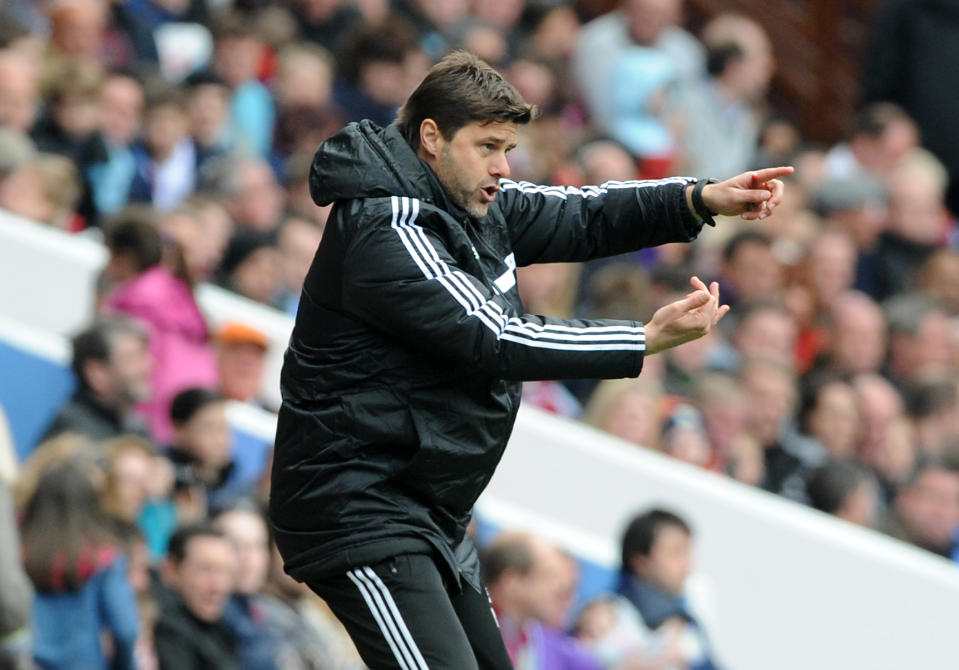 Southampton manager Mauricio Pochettino gives instructions from the touch line during the English Premier League soccer match between Aston Villa and Southampton at Villa Park, in Birmingham, England, Saturday, April 19, 2014. (AP Photo/Rui Vieira)