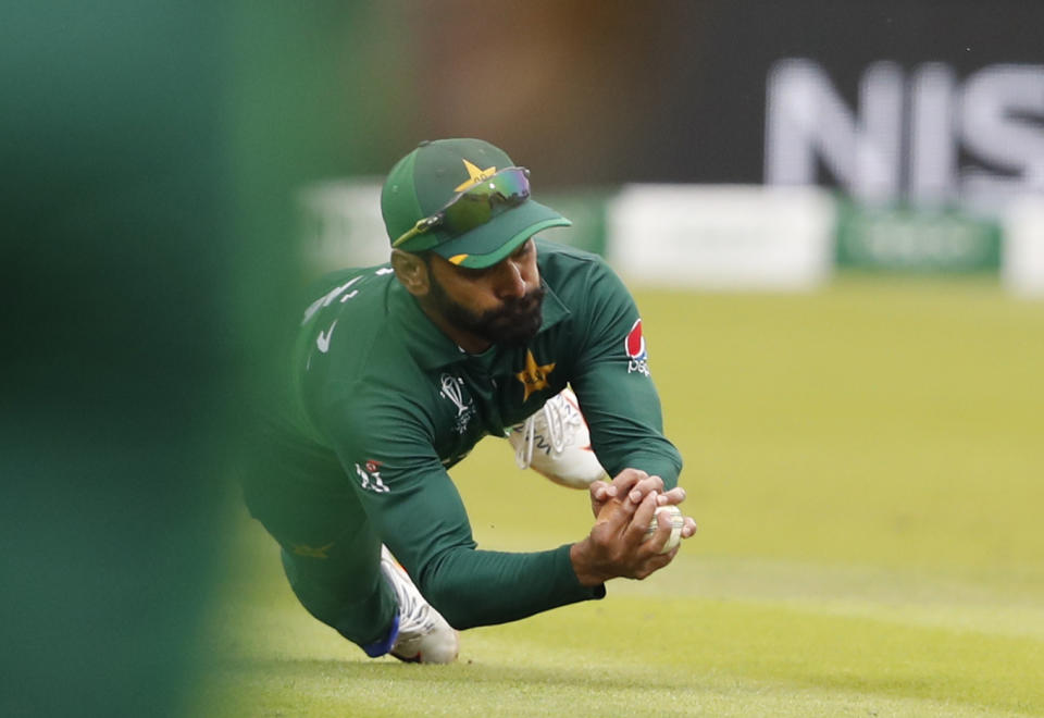 Pakistan's Mohammad Hafeez takesa catch to dismiss South Africa's Rassie van der Dussen during their Cricket World Cup match between Pakistan and South Africa at Lord's cricket ground in London, Sunday, June 23, 2019. (AP Photo/Alastair Grant)