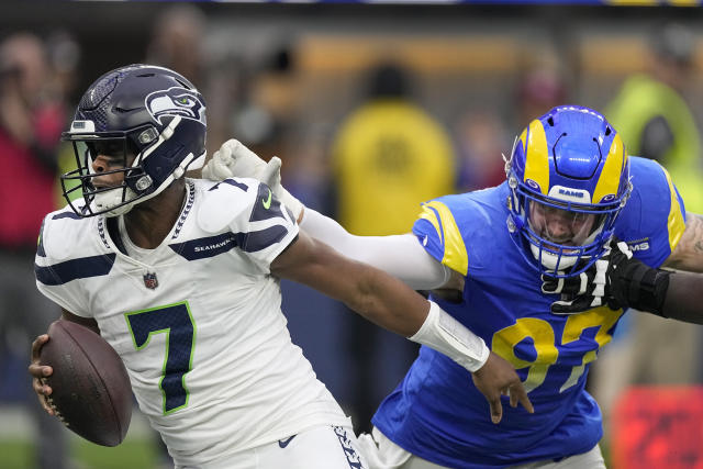 Geno Smith hits Metcalf for late TD, Seahawks top Rams 27-23