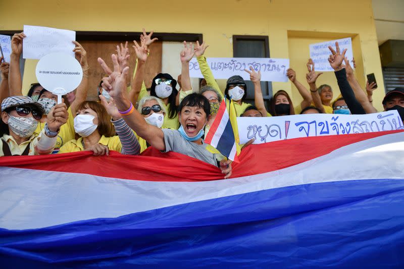 Pro-royalist supporters show their support for the monarchy and the government in Bangkok