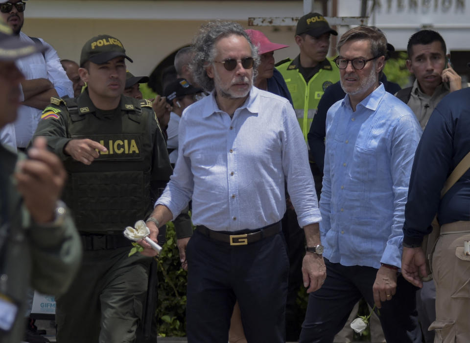 Armando Benedetti (centro), protagonista de un escándalo. (Photo by SCHNEYDER MENDOZA/AFP via Getty Images)