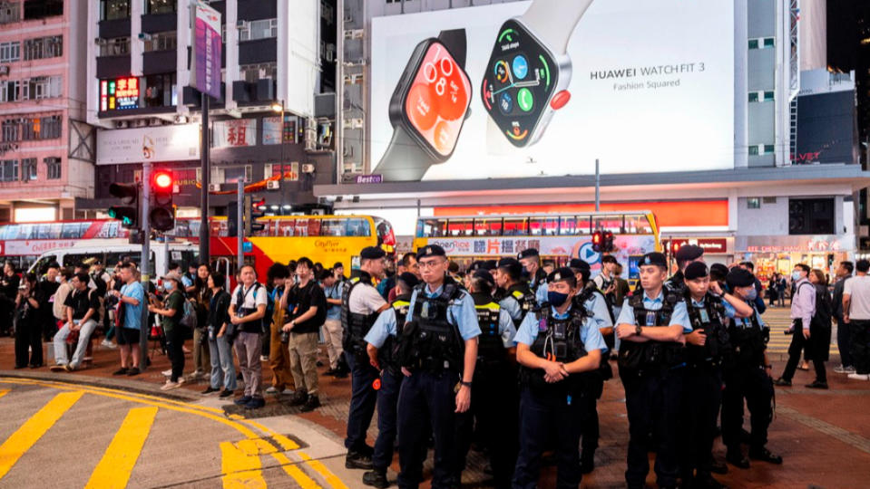 2024年6月4日，大批香港警察駐守銅鑼灣，嚴控民眾悼念六四。美聯社