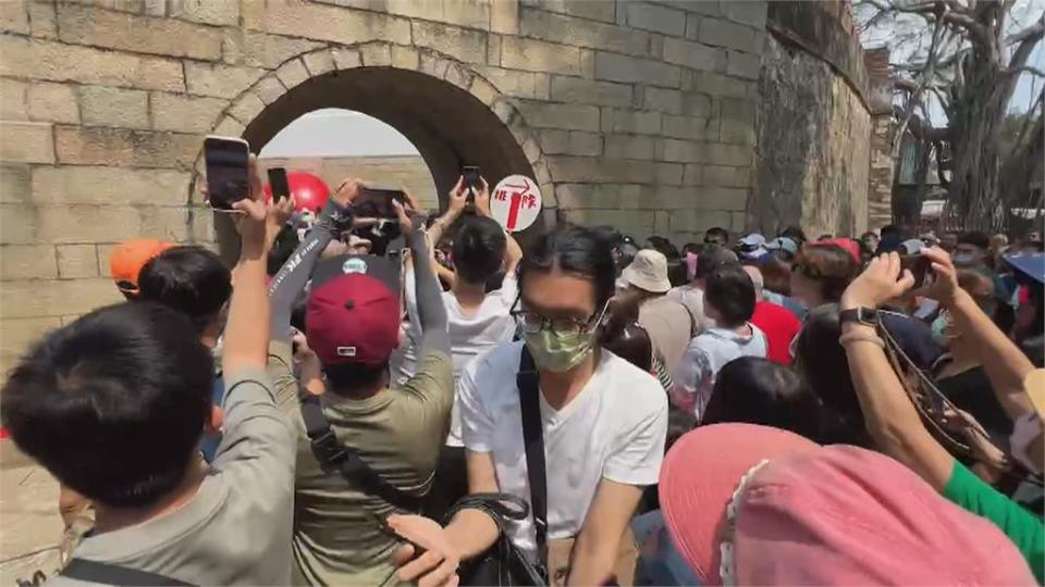 紅球台南迎來最終日　民眾一早湧入大南門城歡送