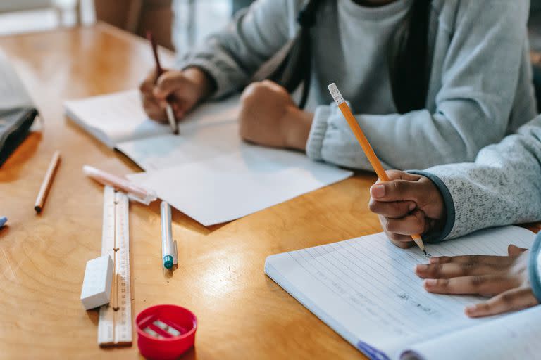 Las escuelas públicas de todo Estados Unidos están adoptando medidas cada vez más drásticas en un intento de apartar a los jóvenes de sus teléfonos