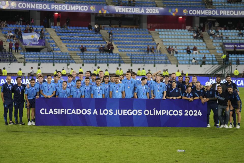 Argentina's national soccer team pose for the photographers at the end the South America's under-23 pre-Olympic tournament at Brigido Iriarte stadium in Caracas, Venezuela, Sunday, Feb. 11, 2024. (AP Photo/Matias Delacroix)