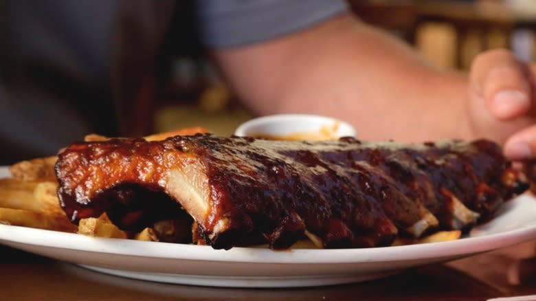 Plate of Outback Steakhouse ribs