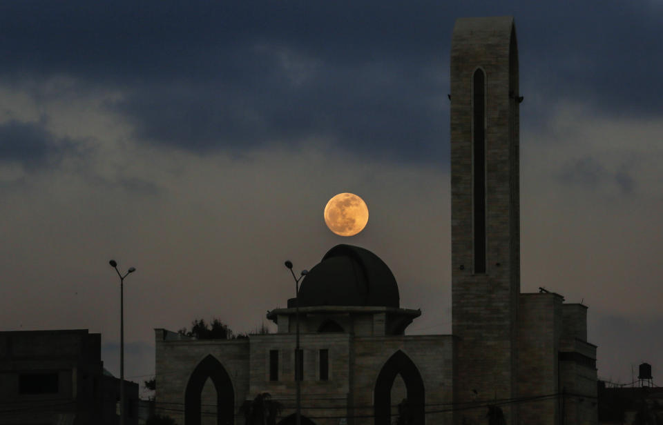 The super flower blood moon appears over Gaza City, May 15, 2022.  (Photo by Sameh Rahmi/NurPhoto via Getty Images) 