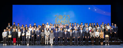 2023 Sands Supplier Excellence Award winners, Sands Procurement Academy graduates and guests of honor gather at The Londoner Macau on January 19th (PR News Photo/Sands China Limited)