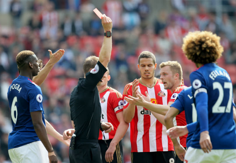 FourFourTwos review of the weekends Premier League action, as Chelsea maintained their lead and Sunderland were run over by Manchester United