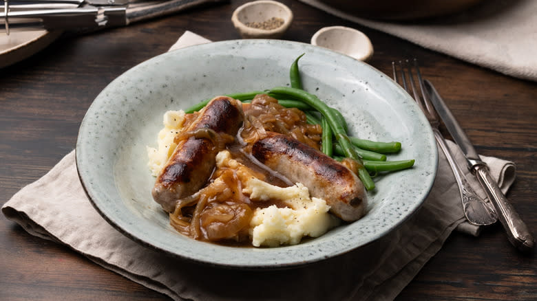 bangers and mash with gravy 