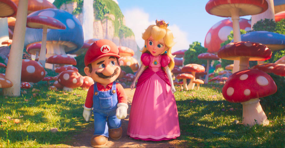 En esta imagen proporcionada por Nintendo y Universal Studios, Mario, con la voz de Chris Pratt, izquierda, y la Princesa Peach, con la voz de Anya Taylor-Joy, en una escena de "The Super Mario Bros. Movie". (Nintendo y Universal Studios vía AP)This image released by Nintendo and Universal Studios shows Mario, voiced by Chris Pratt, left, and Princess Peach, voiced by Anya Taylor-Joy, in Nintendo's "The Super Mario Bros. Movie." (Nintendo and Universal Studios via AP)