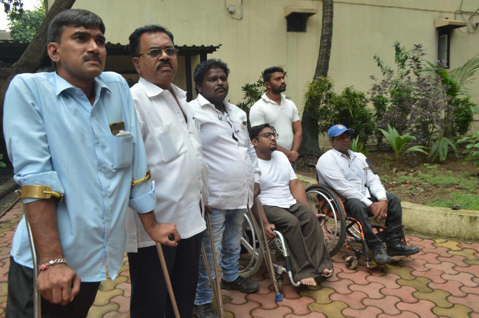 <p>Cricketers and family members pay their last respects to former Indian captain Ajit Wadekar, who passed away after a prolonged illness in Mumbai. </p>