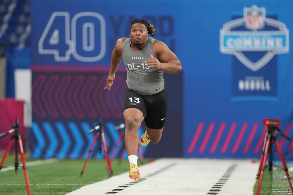 Michigan defensive lineman Kris Jenkins runs the 40-yard dash.