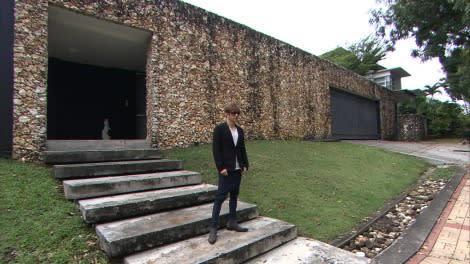 GACKT standing in front of his house in Kuala Lumpur