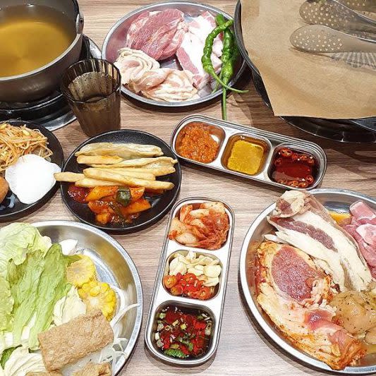 「好好吃肉」最低價為299元+10%清潔費，可享用韓式燒肉以及火鍋吃到飽。（痞客邦部落格「小艾比夢饗生活」提供）
