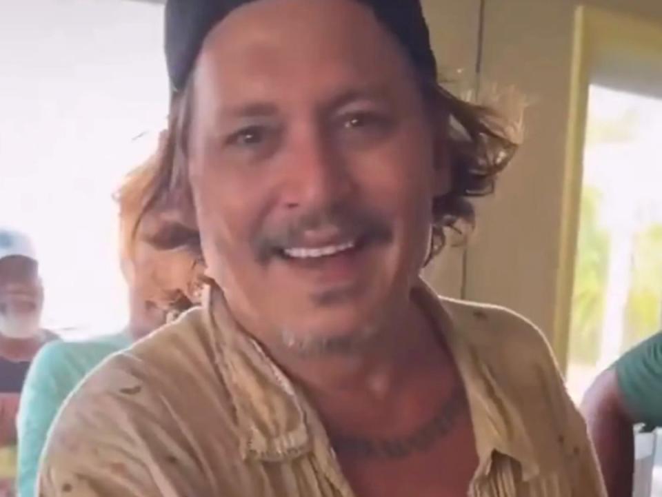 Johny Depp shows off apparent new set of teeth (Instagram)