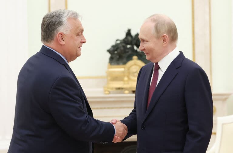 Viktor Orban y Vladimir Putin, en su encuentro en el Kremlin, en Moscú. (Valery SHARIFULIN / POOL / AFP)