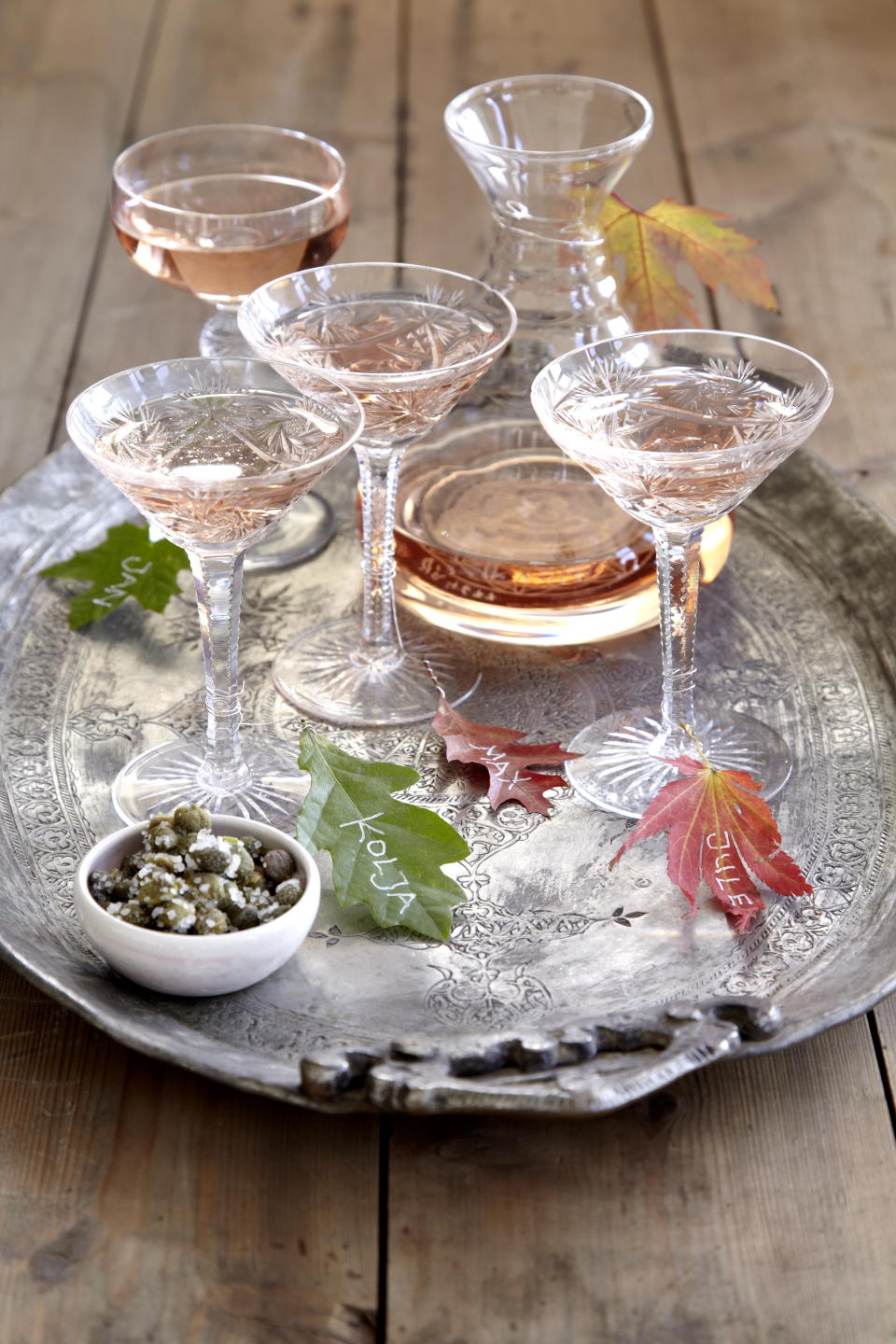 Make cute place cards by writing guests’ names on pieces of fruit or leaves from the garden. Photo: Getty