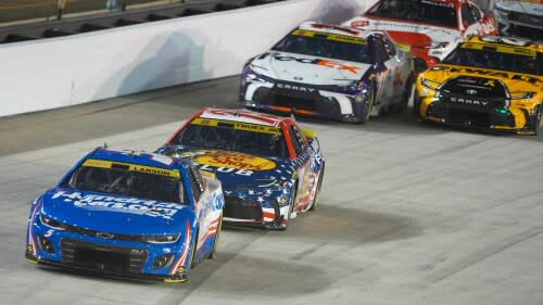 NASCAR: Carrera nocturna en Bass Pro Shops