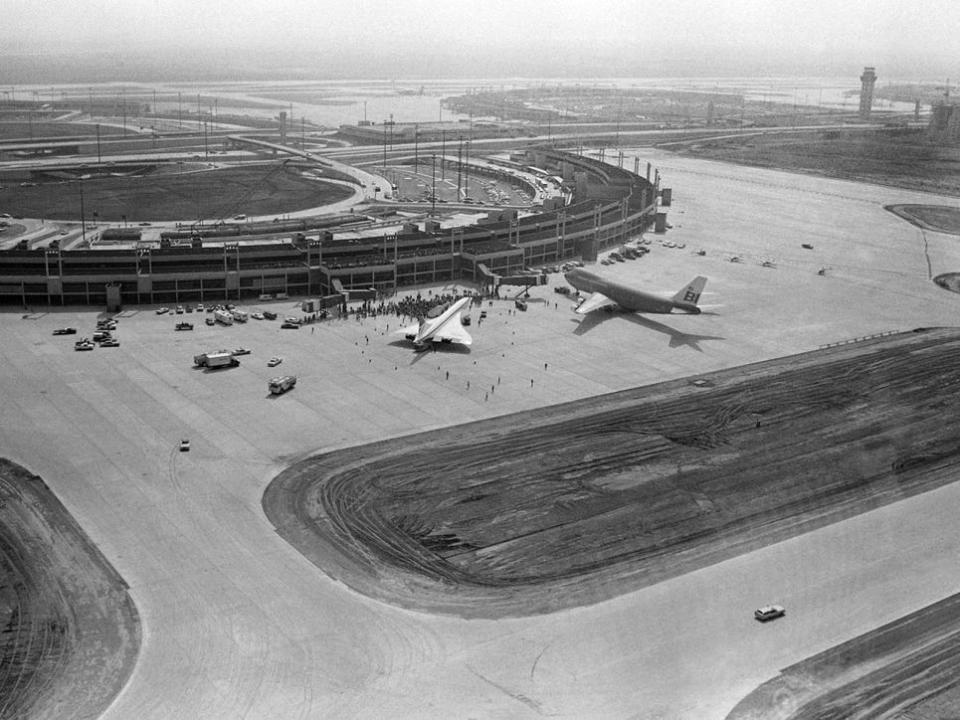 Concord and Boeing 747 at DFW after the airport's completion in 1973