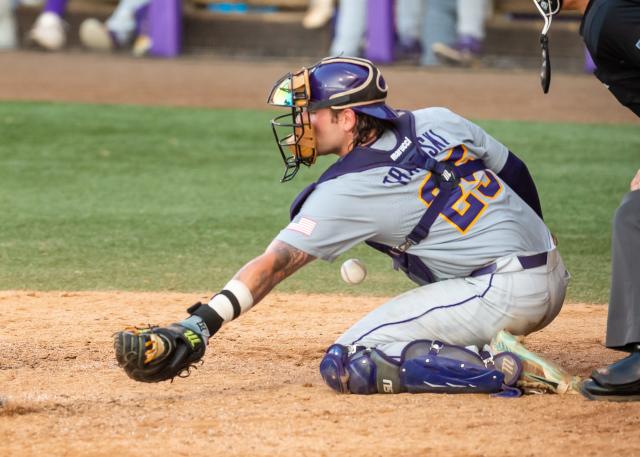 Who will LSU baseball play in the 2023 College World Series?