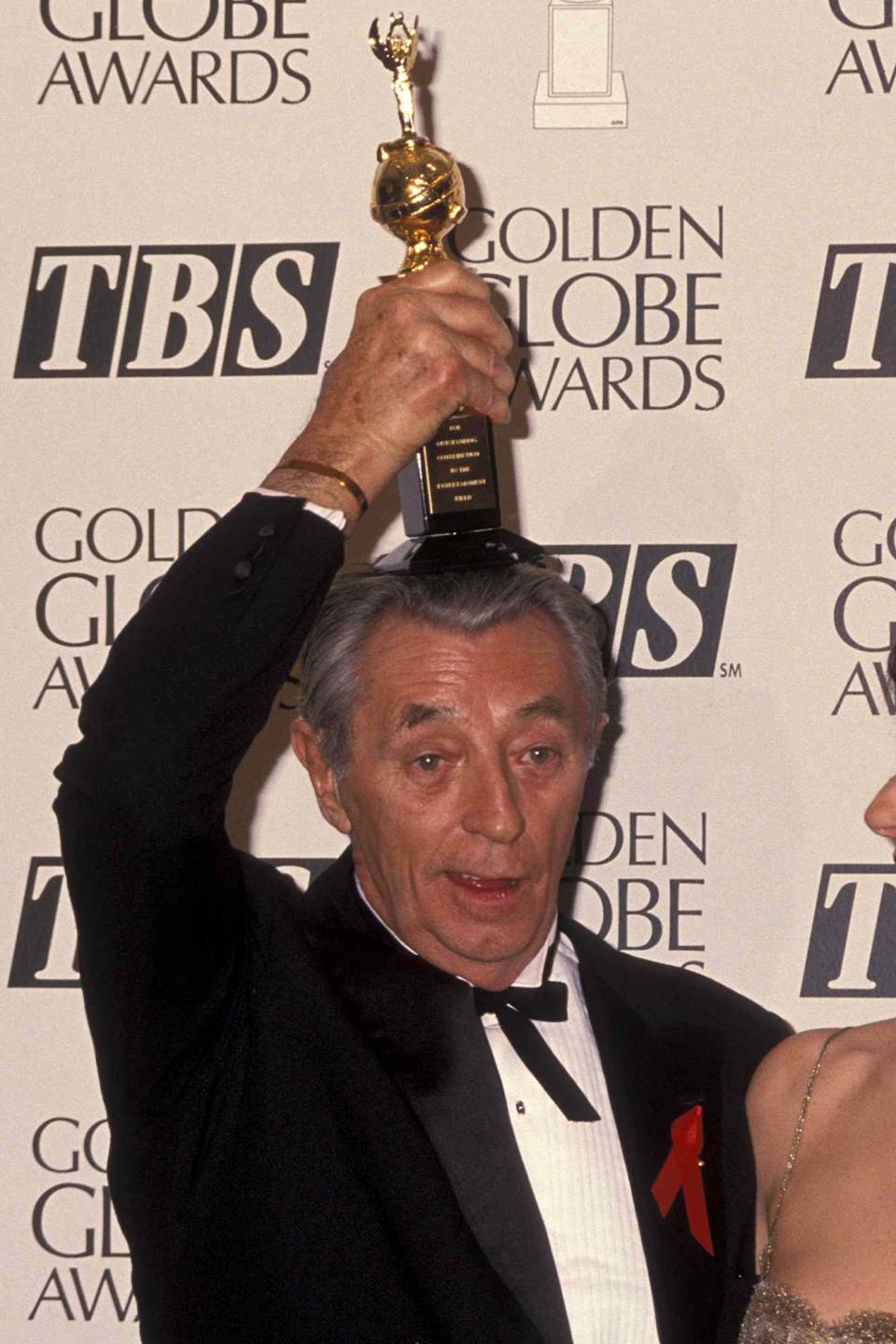 <p>Actor and director Robert Mitchum won the Cecil B. DeMille Award in 1992.</p>