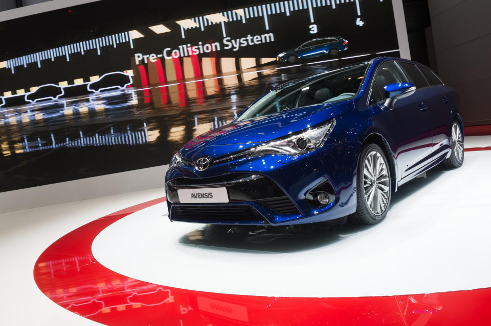 <p>Anfang 2019 soll der Toyota Camry die Lücke füllen, die der Avensis hinterlassen wird. Toyota kündigte im Jahr 2018 an, dass man sich in der Zukunft vom Avensis trennen wolle – nach über 20 Jahren Geschichte. </p>