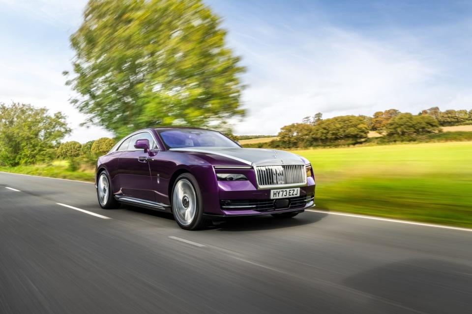 Rolls-Royce Spectre發表之後，終於在2023年最後一個月掛牌新車1輛，也成為國內市場最貴純電轎跑，為全年電動車市場寫下傳奇一頁。