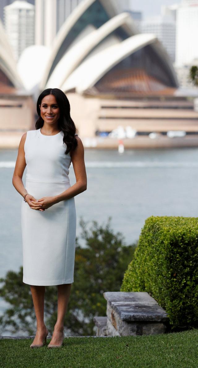 Meghan Seen in Sentaler at Airport - Meghan's Mirror