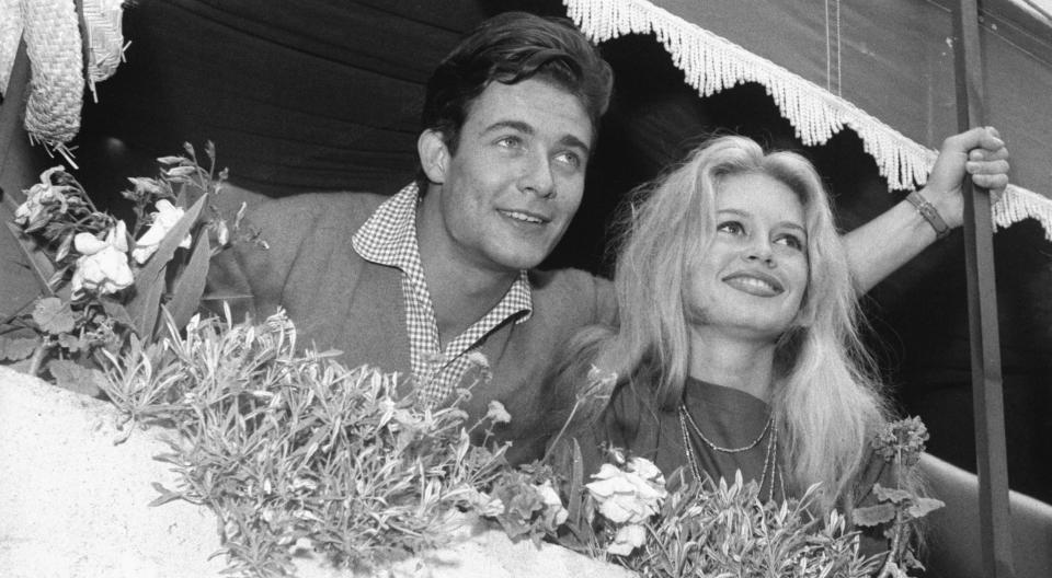 <p>Newlyweds Brigitte Bardot and Jacques Charrier look out from a balcony while on their honeymoon in Saint Tropez.</p>