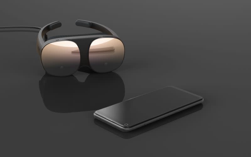 ▲HTC於10月15日發布，首款結合手機使用情境同時提供完整VR應用內容的沉浸式VR眼鏡VIVE Flow。（圖／HTC提供）