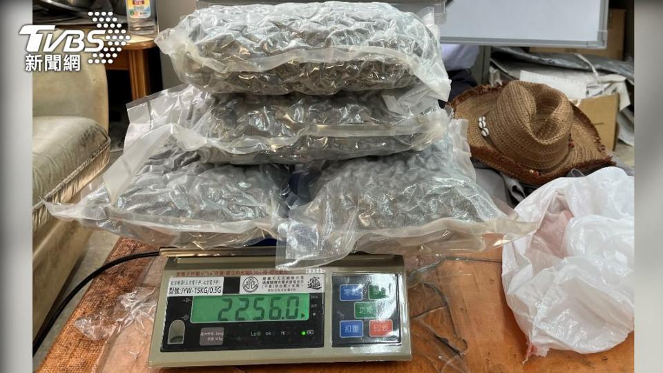 警方查扣超過2公斤的大麻。（圖／TVBS）