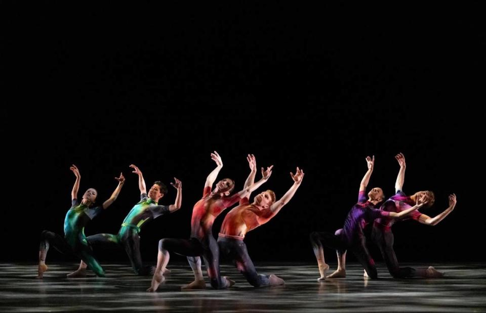 Los bailarines de Miami City Ballet en “Análogo”, coreografía de Margarita Armas.