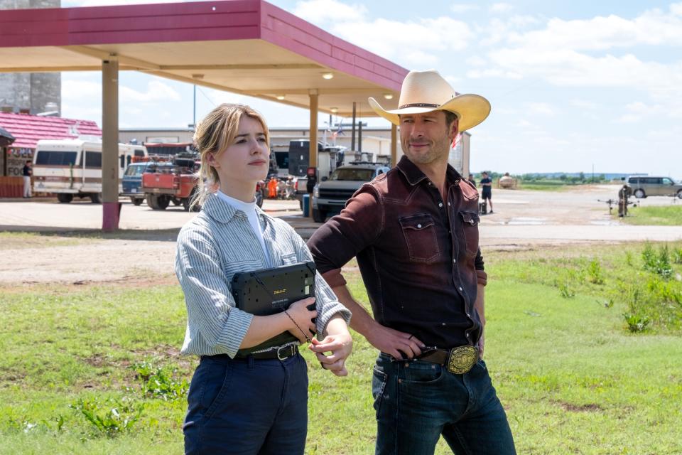 Daisy Edgar-Jones and Glen Powell star as storm chasers in 